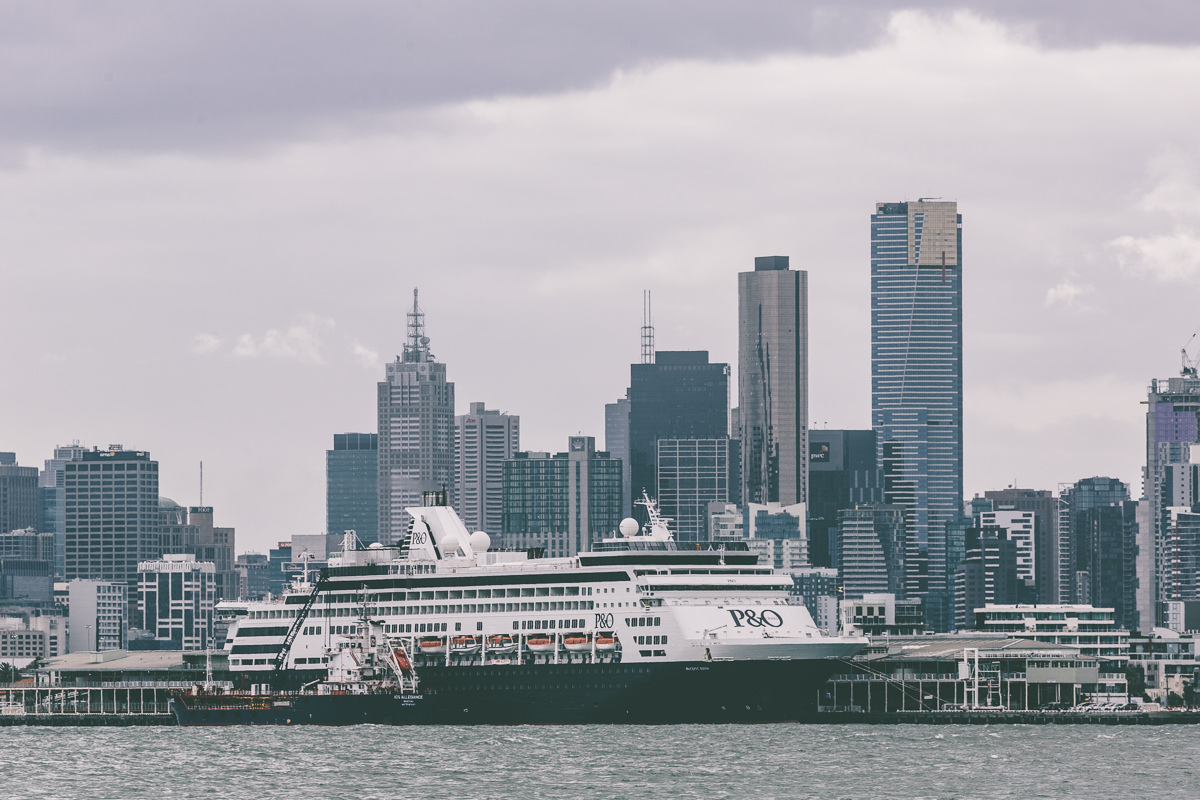 melbourne skyline - po cruise ship