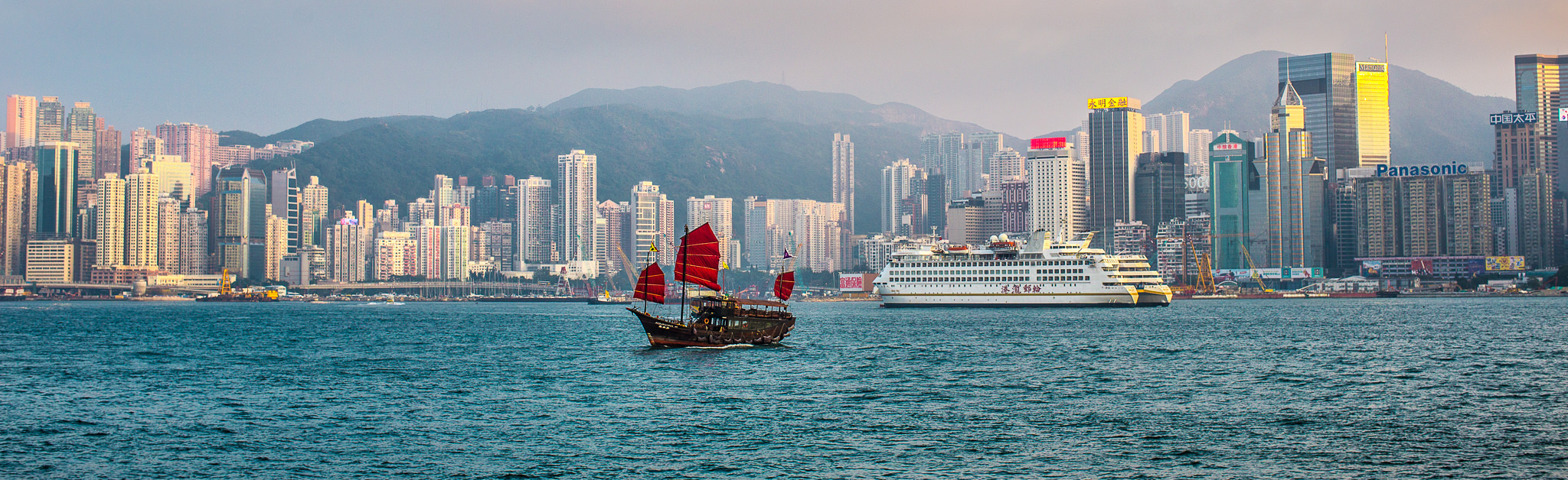 hong kong skyline - travel and lifestyle photography