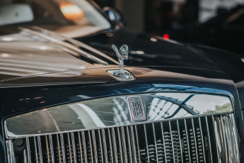 Luxury Cars: Rolls Royce - The Phantom
